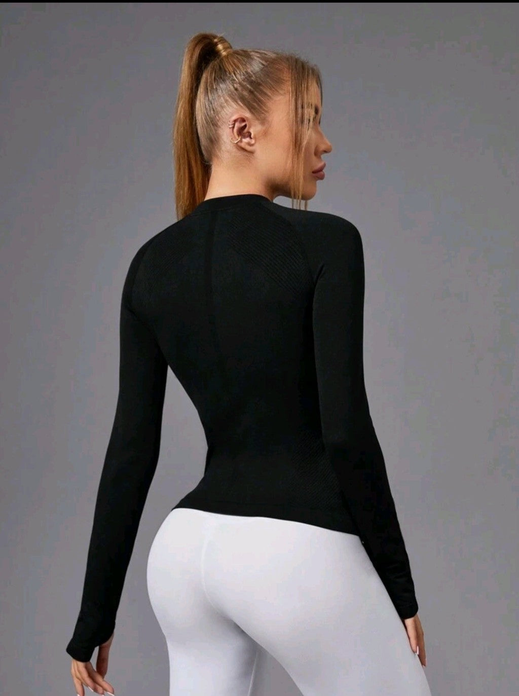 Camiseta Manga Larga Ajustada Negra